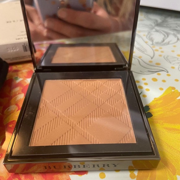 Burberry Warm Glow Bronzer- Summer Glow No. 04 - Picture 5 of 5